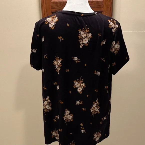 Croft & Barrow Black Tee with Floral Accents - size XL - Picture 5 of 7